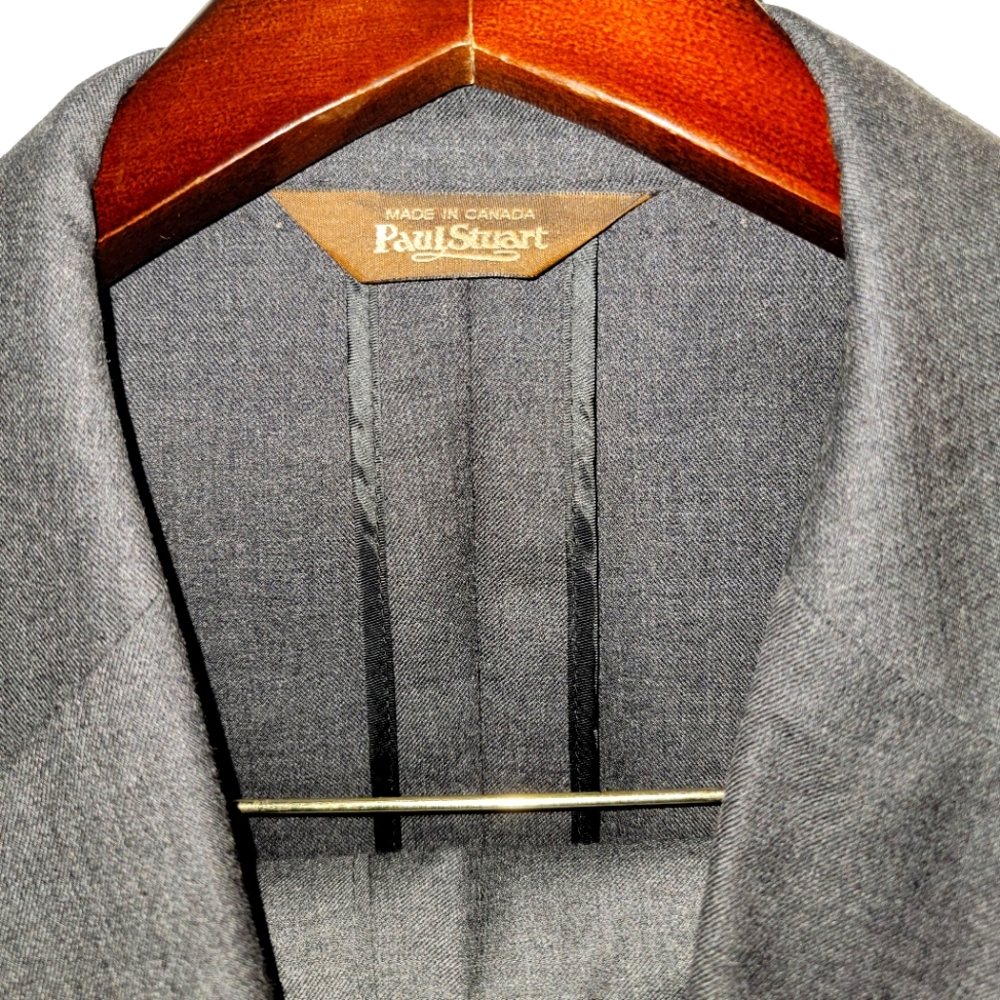 Paul Stuart 100 % authentic 2 pc suit